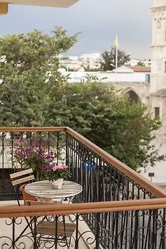 Operetta House Apartment *